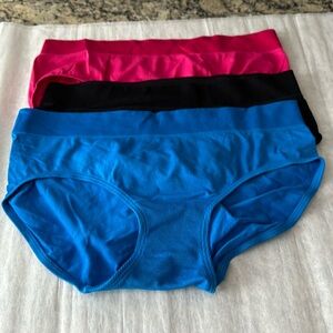 New jockey seamfree comfort waist hipster size 6 and 95% nylon 5% nilon spandex